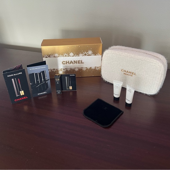 NEW CHANEL 2024 Holiday Cosmetics Case +MORE! 🖤 - Picture 1 of 10